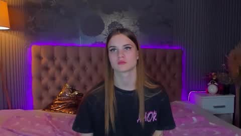 LuisaClover online show from November 19, 4:29 pm