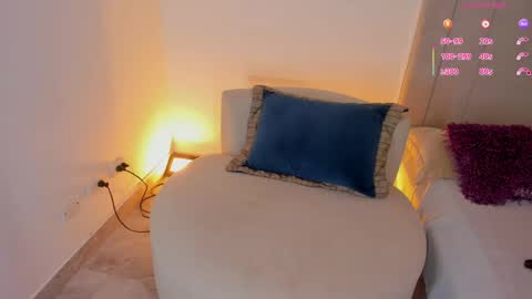 L U I S A online show from April 7, 8:22 pm