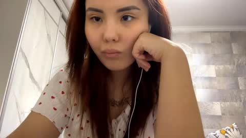 lullivi online show from April 18, 3:36 pm