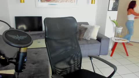 Snapshot of lulu_lopez chatting on February 12, 2:44 pm Lau online show from February 12, 2:44 pm