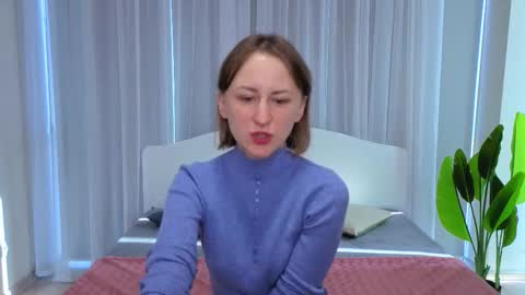 Snapshot of luluchiiii chatting on October 15, 10:18 am Lily online show from October 15, 10:18 am