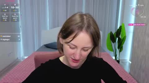 Snapshot of luluchiiii chatting on October 13, 11:24 am Lily online show from October 13, 11:24 am
