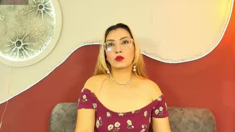 luna__velvet online show from May 26, 12:48 pm