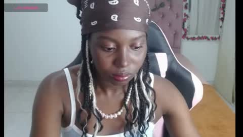 luna_bella882689 online show from May 11, 7:33 pm