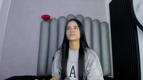 luna_bella_23 online show from April 16, 3:18 am