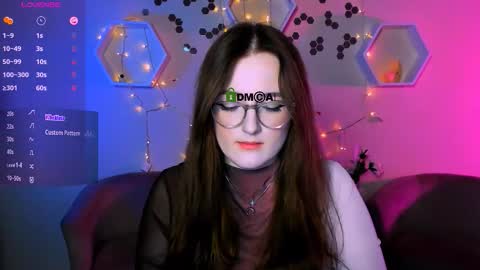 luna_berryy online show from November 13, 9:14 pm