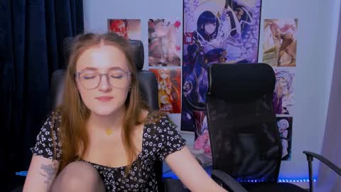 luna_berryy online show from December 16, 7:43 pm