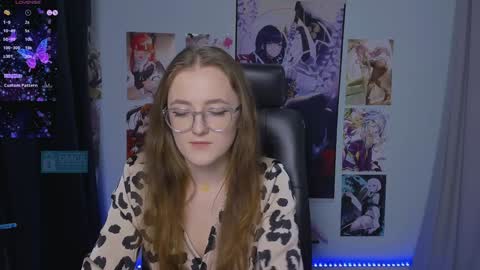 luna_berryy online show from December 21, 8:43 pm