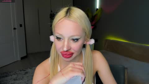 luna_beverly online show from April 10, 8:37 pm