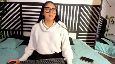 luna_cute14 online show from January 7, 7:39 pm
