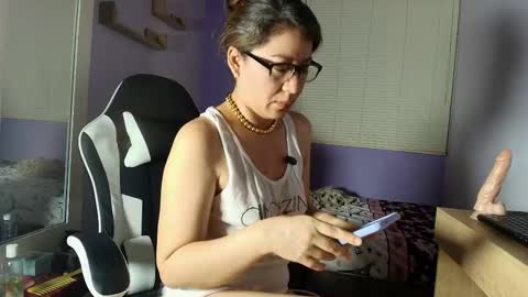 Snapshot of luna_desiree chatting on October 19, 8:05 am luna_desiree online show from October 19, 8:05 am