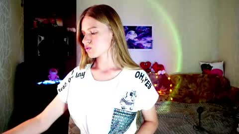 Snapshot of luna_evan chatting on September 11, 9:20 am luna_evan online show from September 11, 9:20 am