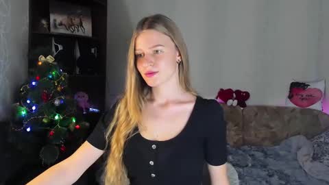 Snapshot of luna_evan chatting on December 25, 7:57 am luna_evan online show from December 25, 7:57 am