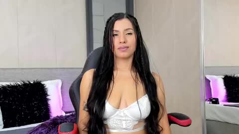 Snapshot of luna_fioree chatting on January 23, 7:07 pm  Luna Fioree  online show from January 23, 7:07 pm