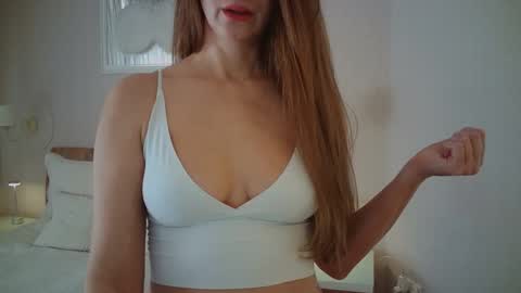 luna_hoti online show from March 12, 9:45 am