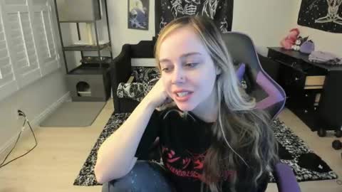 Luna online show from February 24, 2:27 pm