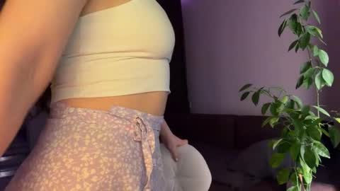 luna_raee online show from March 5, 7:42 pm