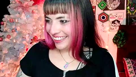 Snapshot of luna_ray420 chatting on December 23, 7:49 am MISS LUNA online show from December 23, 7:49 am