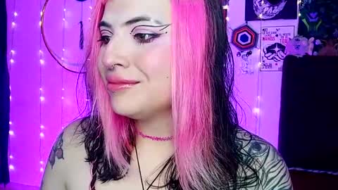 Snapshot of luna_ray420 chatting on February 19, 2:12 am MISS LUNA online show from February 19, 2:12 am
