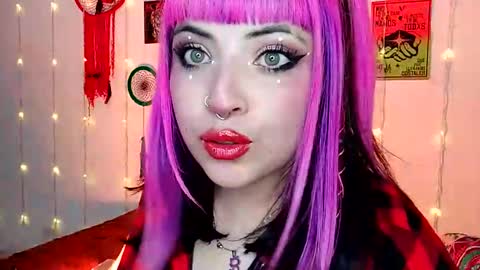 Snapshot of luna_ray420 chatting on January 10, 5:47 am MISS LUNA online show from January 10, 5:47 am
