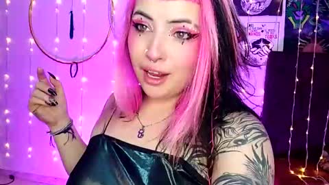 Snapshot of luna_ray420 chatting on February 3, 10:11 pm MISS LUNA online show from February 3, 10:11 pm