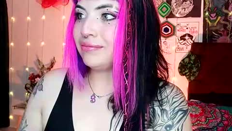 Snapshot of luna_ray420 chatting on January 5, 4:04 am MISS LUNA online show from January 5, 4:04 am