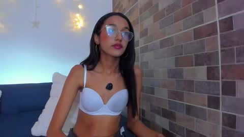 luna_valen online show from December 16, 10:37 pm