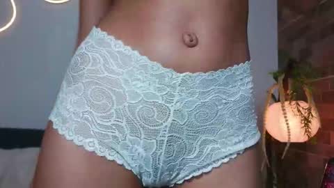 luna_valen online show from March 26, 4:14 am