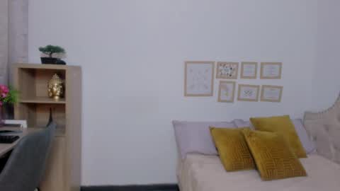 Snapshot of luna_valle chatting on February 25, 10:09 pm luna_valle online show from February 25, 10:09 pm
