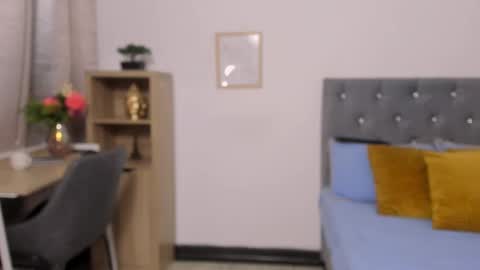 Snapshot of luna_valle chatting on March 4, 8:49 pm luna_valle online show from March 4, 8:49 pm