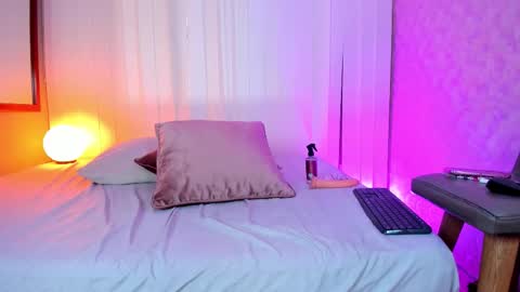 Luna  online show from January 8, 5:50 pm