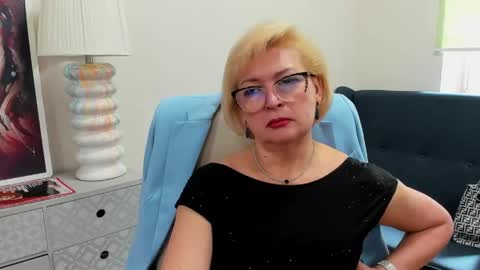 L u n a online show from May 20, 6:43 am