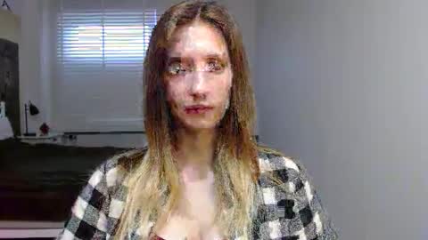 L U N A  online show from October 3, 5:45 am