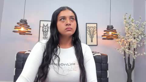 Luna Abril  online show from February 26, 12:15 pm