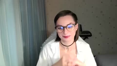 lunaa_bluee online show from November 6, 8:15 pm