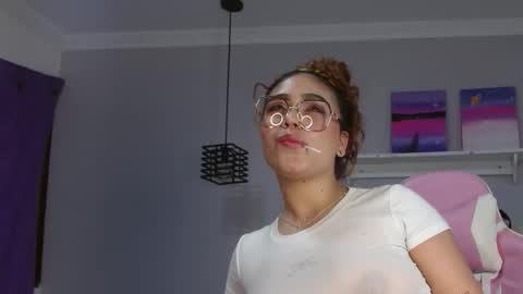 lunaaitana online show from December 4, 5:10 am