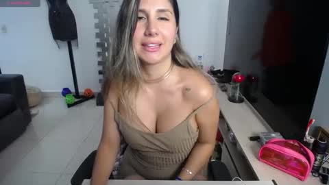 Snapshot of lunagardners chatting on October 28, 9:52 pm lunagardners online show from October 28, 9:52 pm