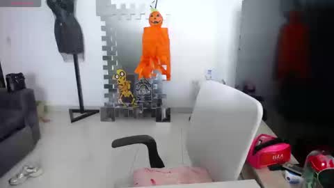 Snapshot of lunagardners chatting on October 15, 11:51 pm lunagardners online show from October 15, 11:51 pm