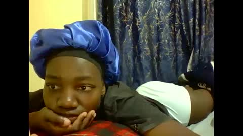 lunah_kitty online show from May 20, 6:32 am