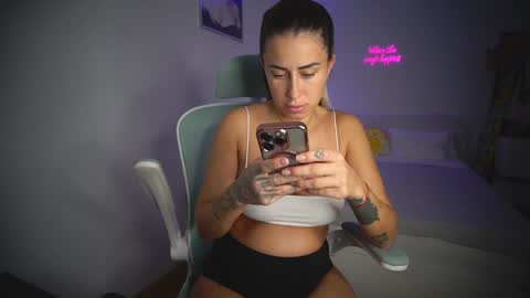 Laura online show from November 14, 11:54 am