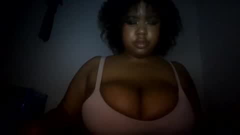 lunamoth00 online show from February 5, 2:03 am