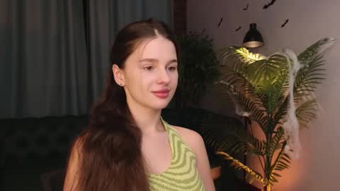 lunaolivia_ online show from October 29, 1:04 pm