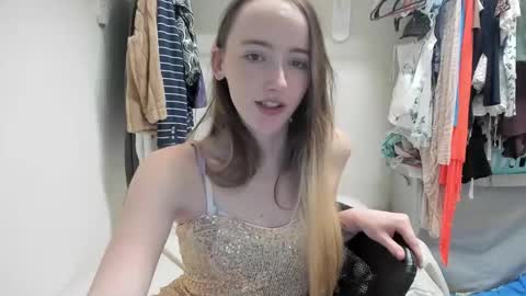 lunapixie2020 online show from December 27, 2:36 am