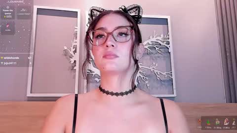 Luna  online show from November 22, 8:11 pm