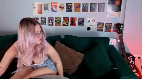 lunariafox online show from April 4, 3:11 pm