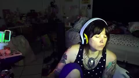 lunarqueen420 online show from July 2, 4:18 am