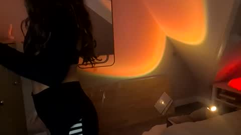 Snapshot of lunaveil_ chatting on October 9, 10:47 pm Lunaveil online show from October 9, 10:47 pm