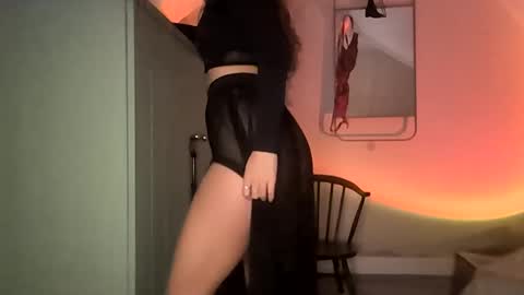 Snapshot of lunaveil_ chatting on October 14, 9:50 pm Lunaveil online show from October 14, 9:50 pm