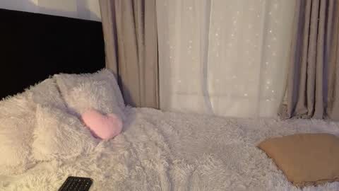 lunavelvet7 online show from March 19, 7:18 pm