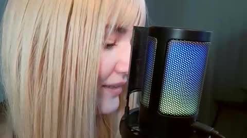 Snapshot of lunaxloverx chatting on October 8, 10:25 pm LunaXLoverx online show from October 8, 10:25 pm